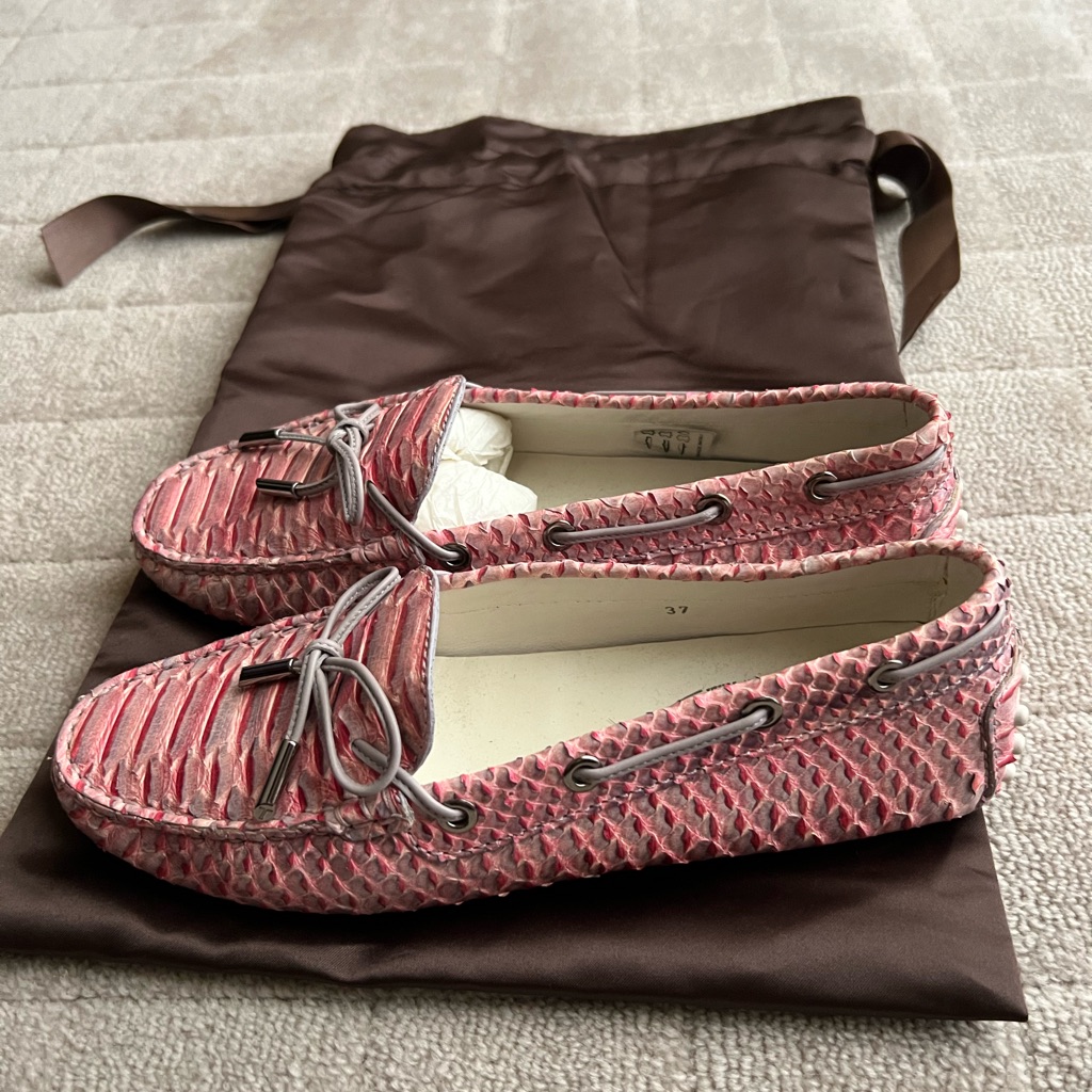 Tod’s Gommino Driving Shoes In Pink Python Leather Size 37